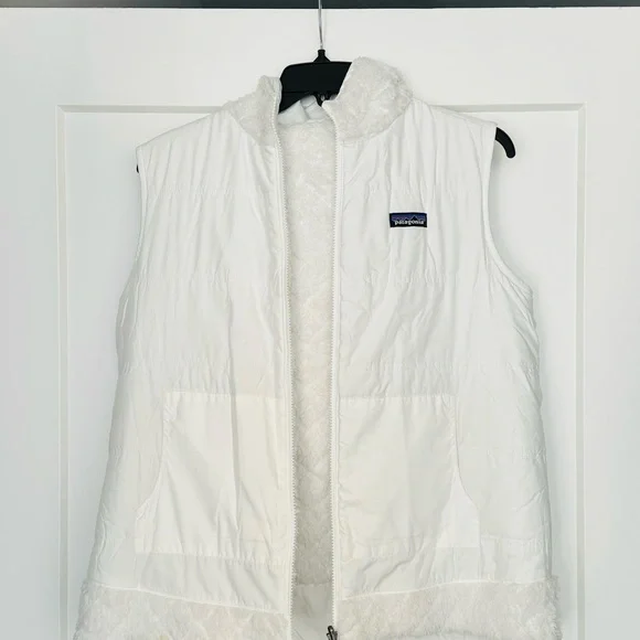 Patagonia Lux Teddy Bear Reversible White Vest - Picture 8 of 9